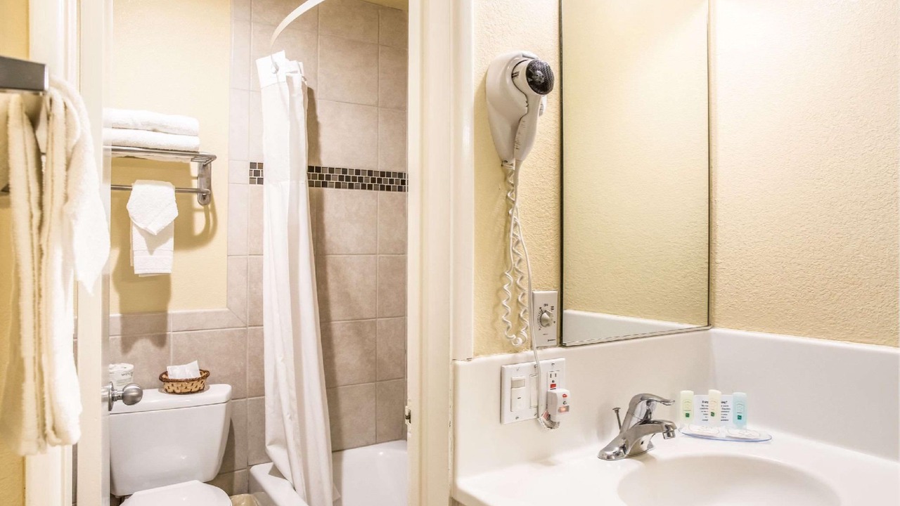 Photo of Bathroom in North State