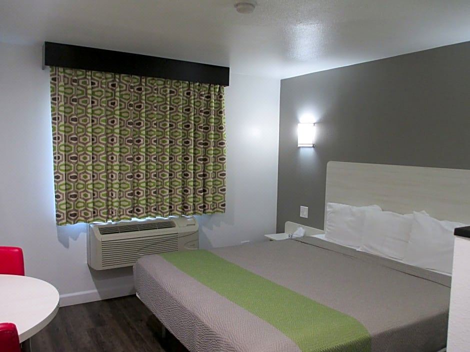 Photo of Bedroom in Claremont