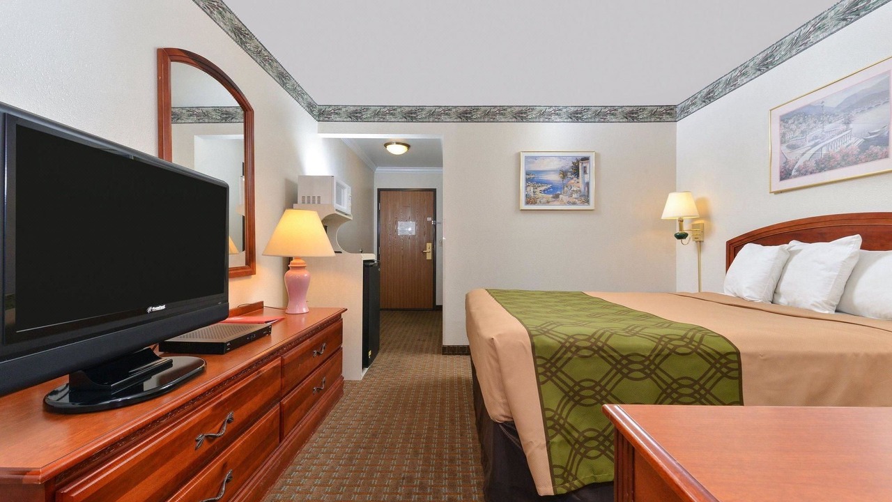 Photo of Livingroom in Corning