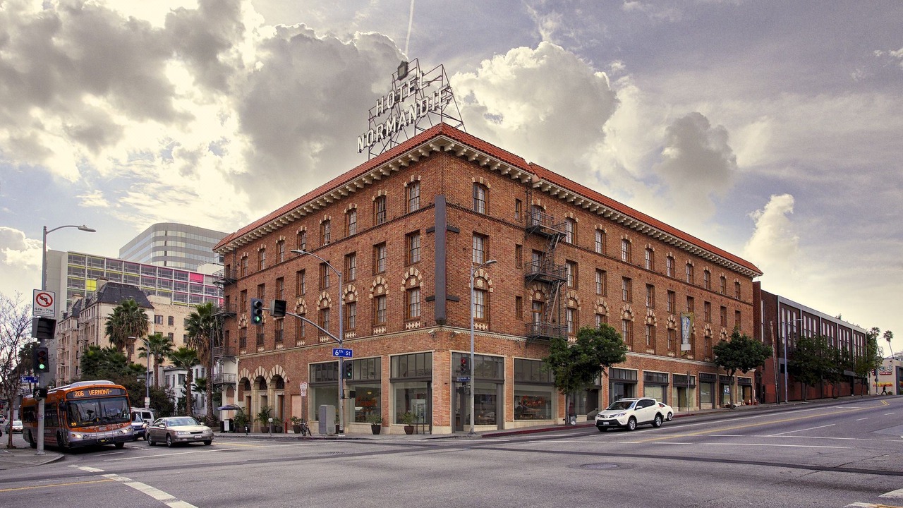 Photo of Buildings in Wilshire Center