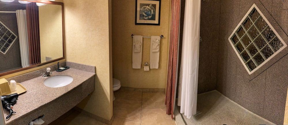 Photo of Bathroom in El Portal