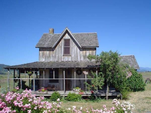 Photo of Buildings in Shady Cove