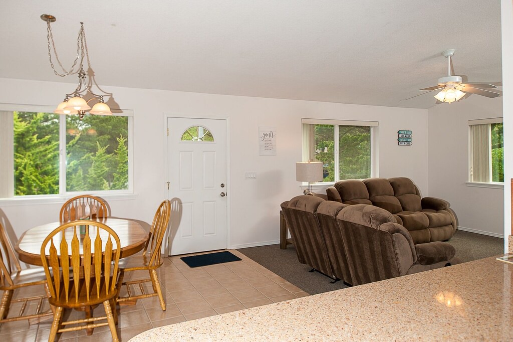 Photo of Livingroom in Beverly Beach