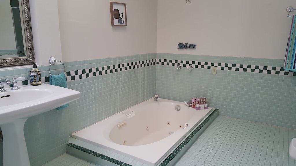 Photo of Bathroom in Hollywood Dell