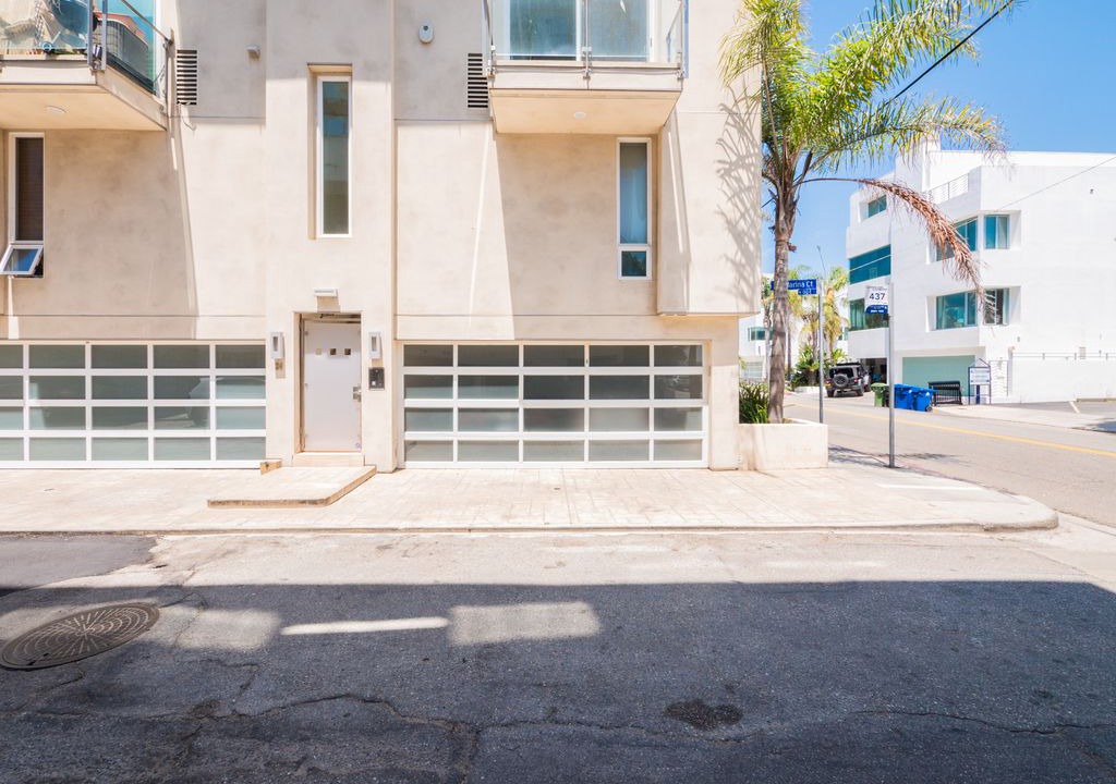 Photo of Buildings in Marina Peninsula