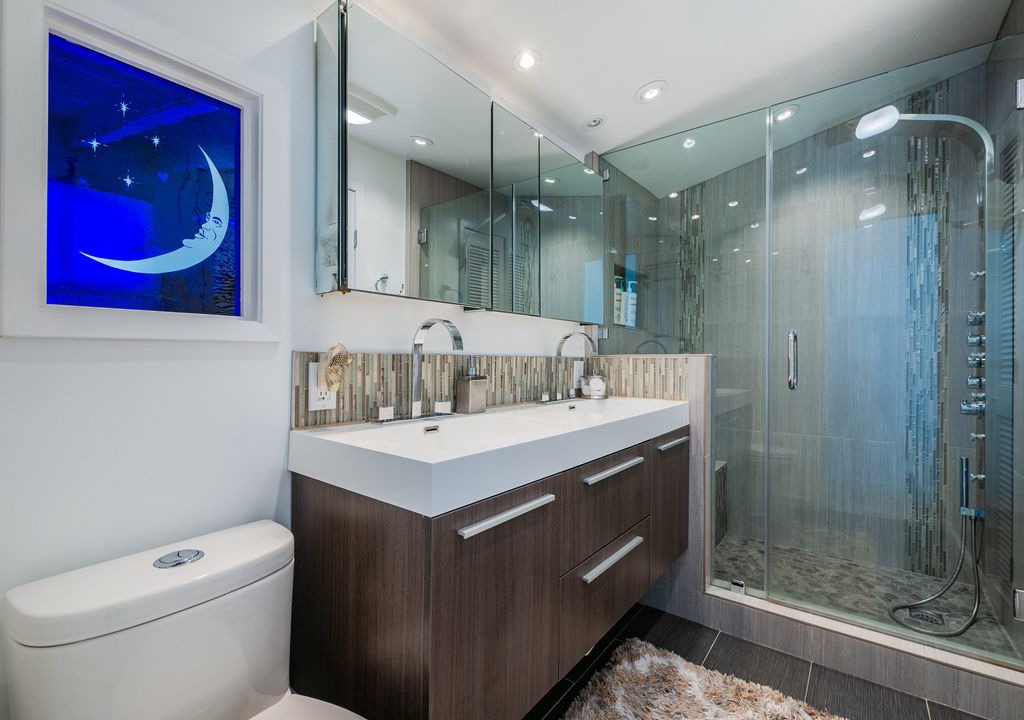 Photo of Bathroom in Marina Peninsula
