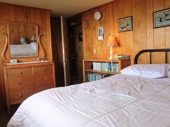 Photo of Bedroom in Edgewater Shores