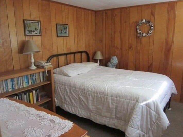 Photo of Bedroom in Edgewater Shores