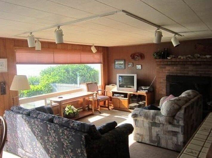 Photo of Livingroom in Edgewater Shores