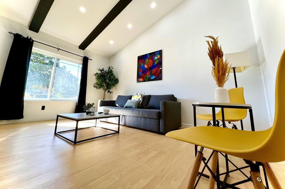 Photo of Livingroom in Chatsworth