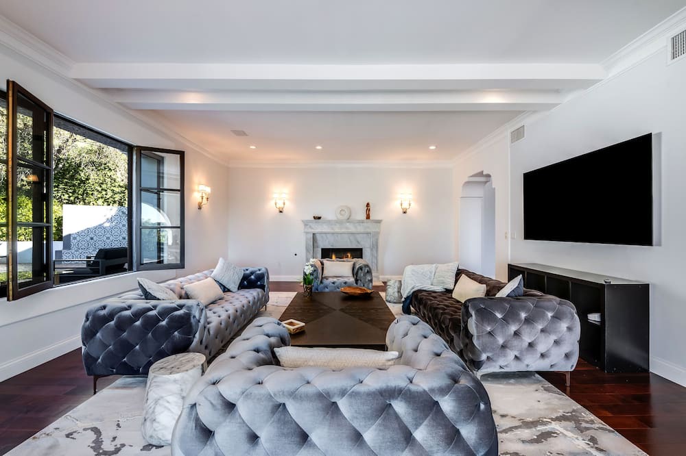 Photo of Livingroom in Los Angeles County