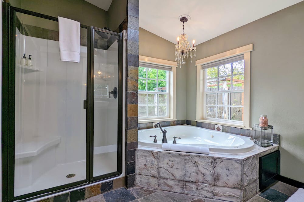 Photo of Bathroom in Carlton
