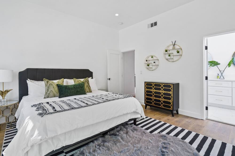 Photo of Bedroom in Crenshaw
