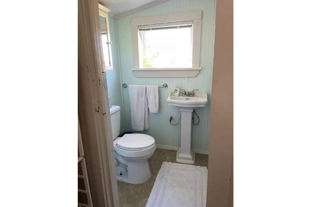 Photo of Bathroom in Rockaway Beach