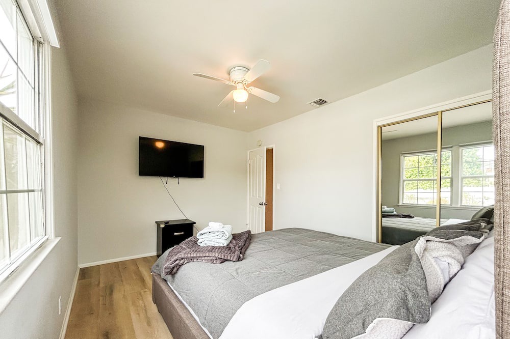 Photo of Bedroom in Reseda