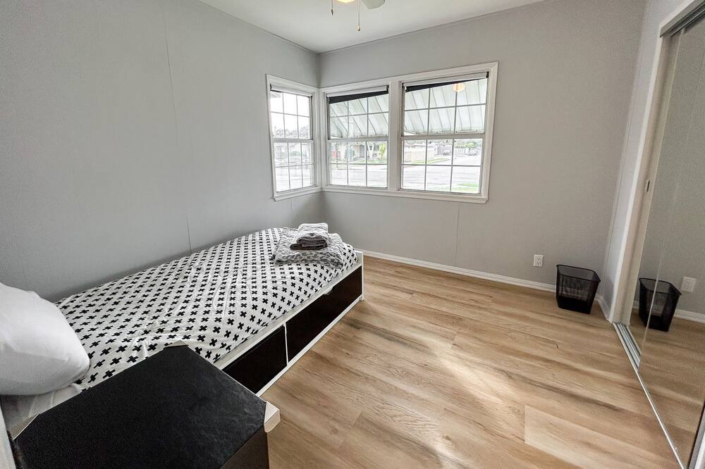 Photo of Bedroom in Reseda
