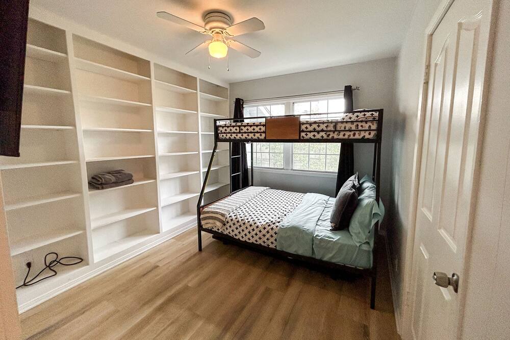 Photo of Bedroom in Reseda