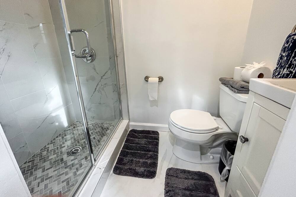 Photo of Bathroom in Reseda
