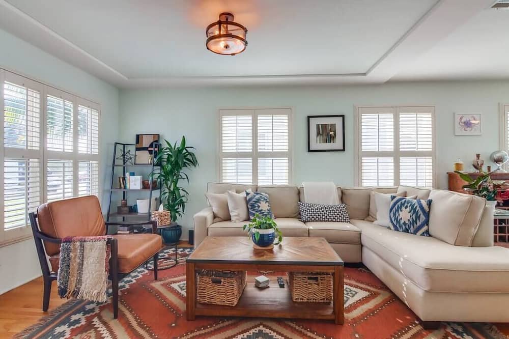 Photo of Bedroom in Bay Park
