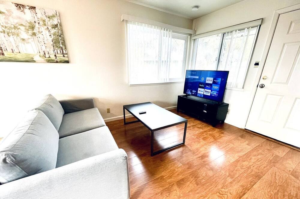 Photo of Livingroom in Hayward