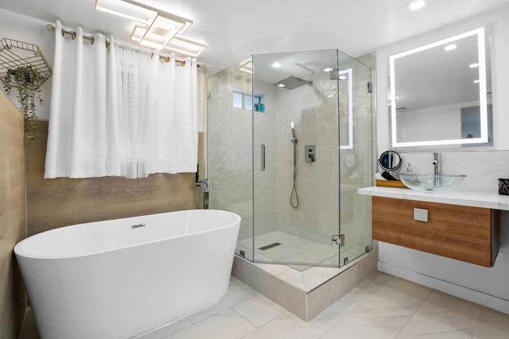 Photo of Bathroom in Thousand Oaks