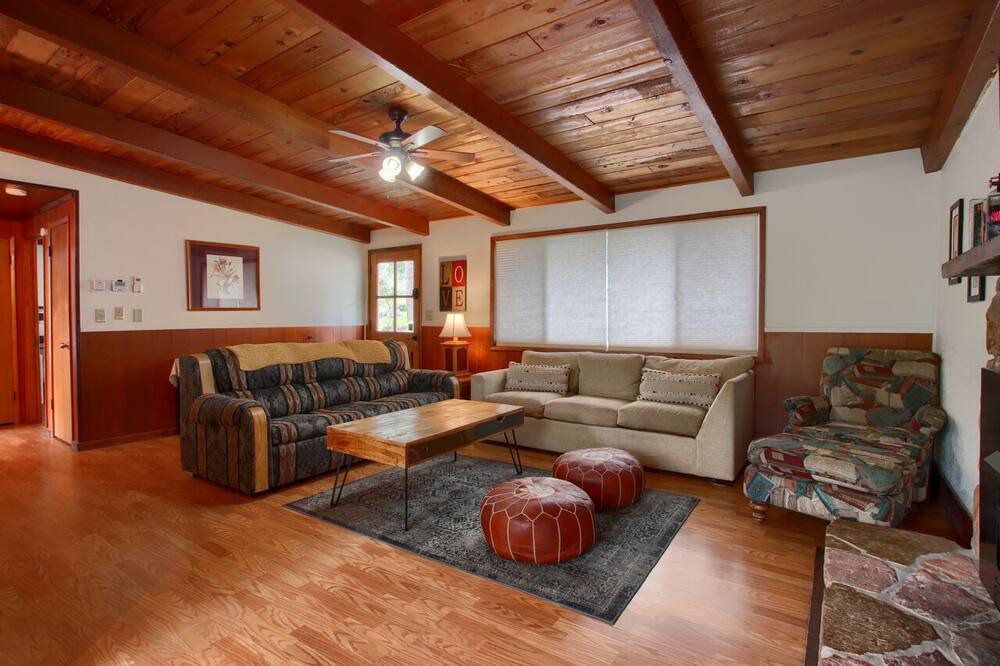 Photo of Livingroom in Oakhurst