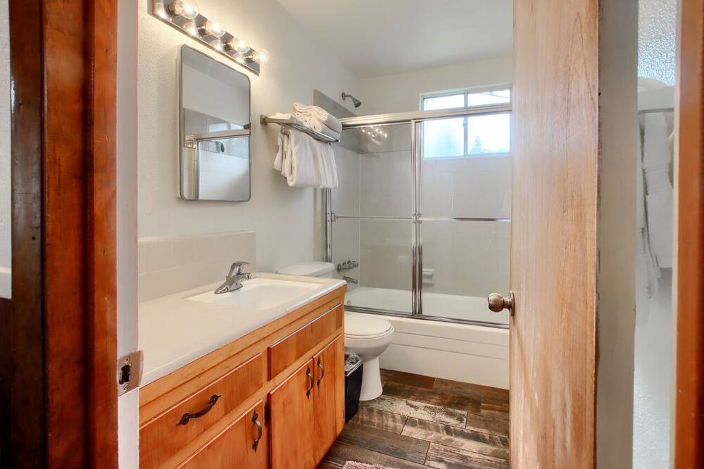 Photo of Bathroom in Oakhurst