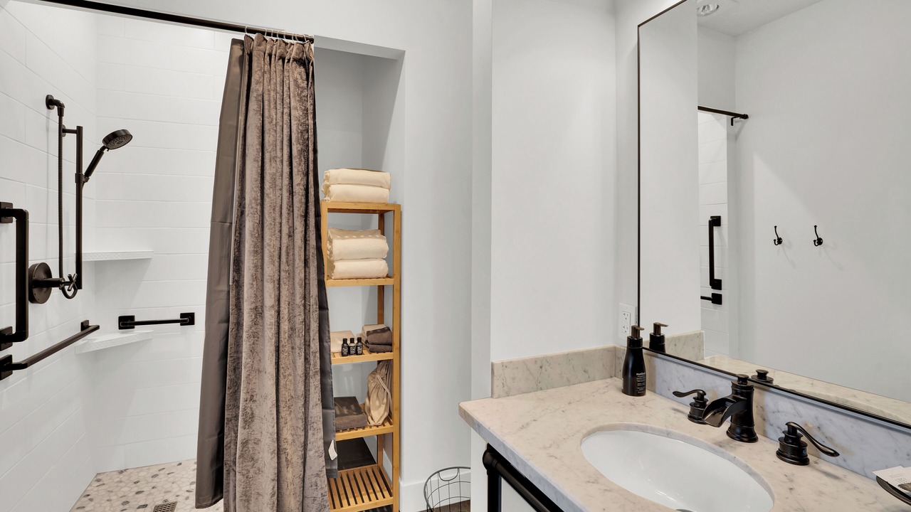 Photo of Bathroom in Sisters