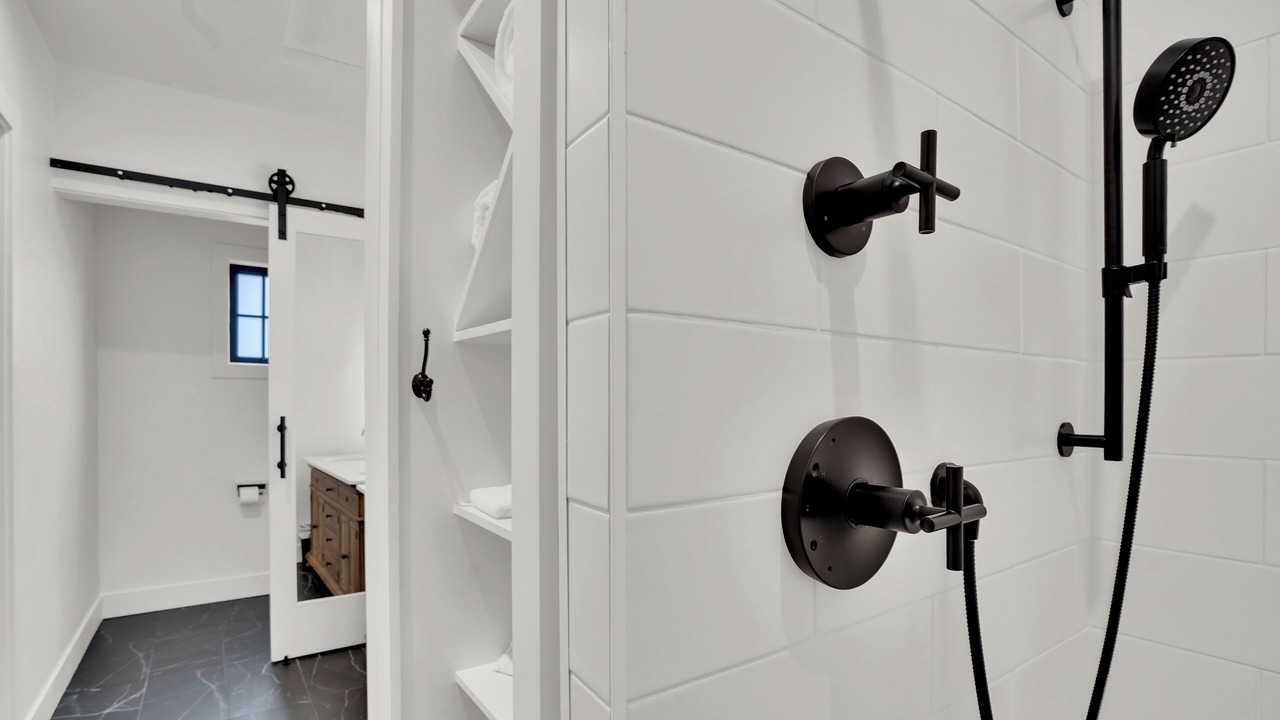 Photo of Bathroom in Sisters