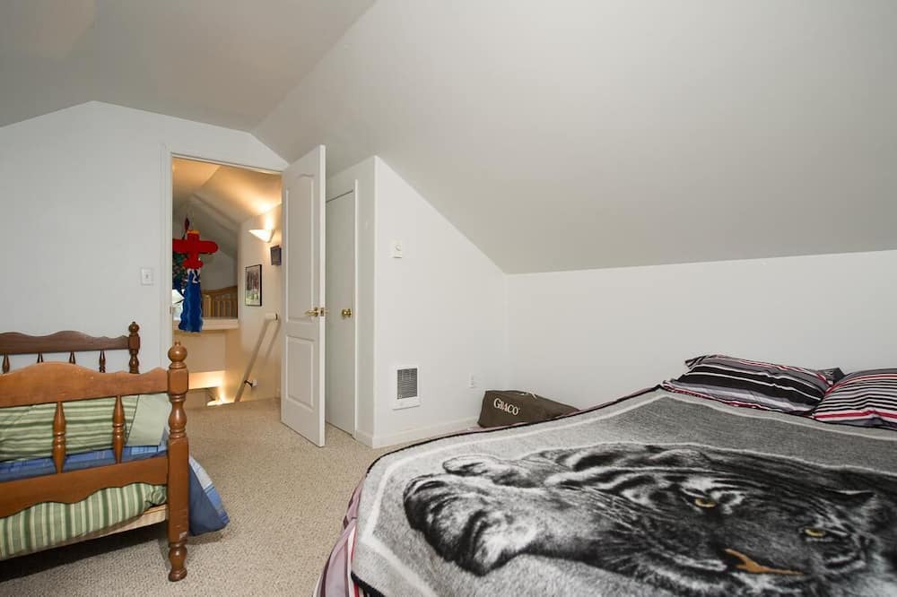 Photo of Bedroom in Seal Rock