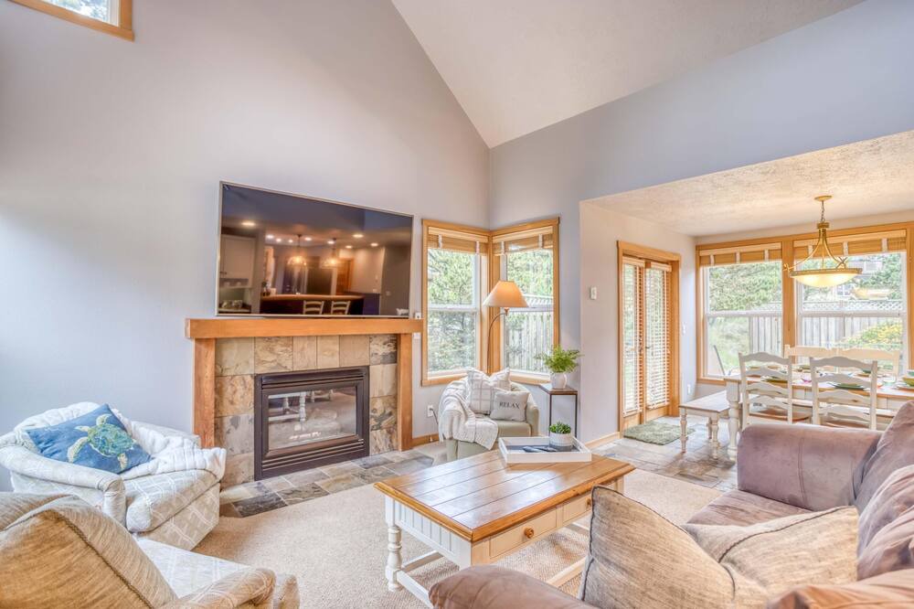 Photo of Livingroom in Kiwanda Shores