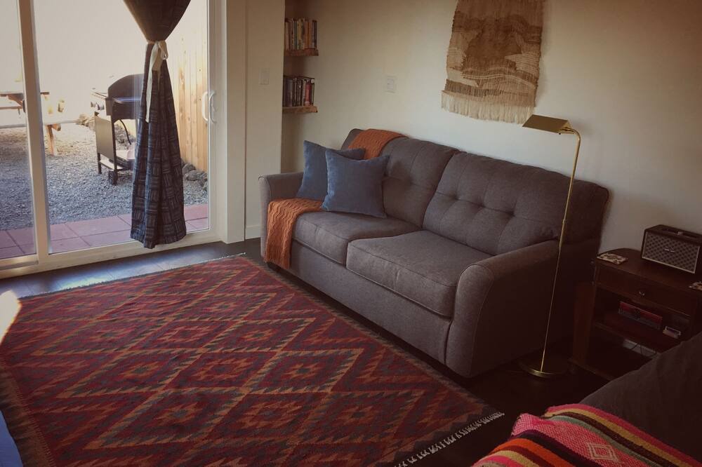 Photo of Livingroom in Montague