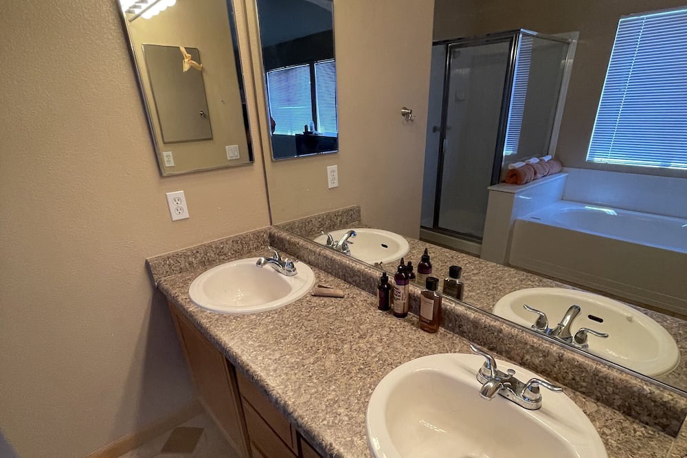 Photo of Bathroom in Centennial Hills