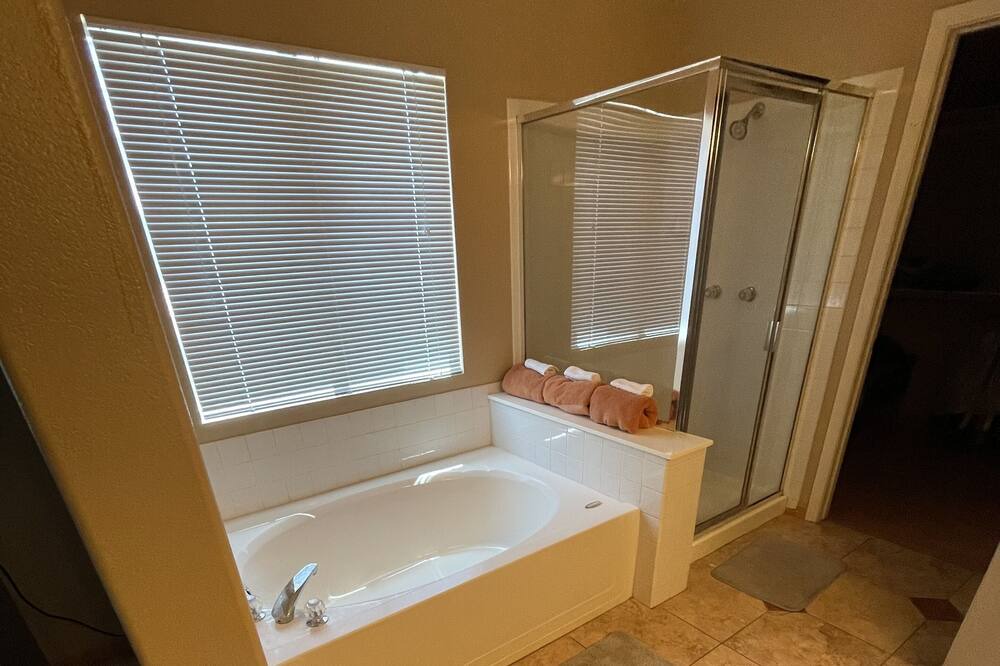 Photo of Bathroom in Centennial Hills