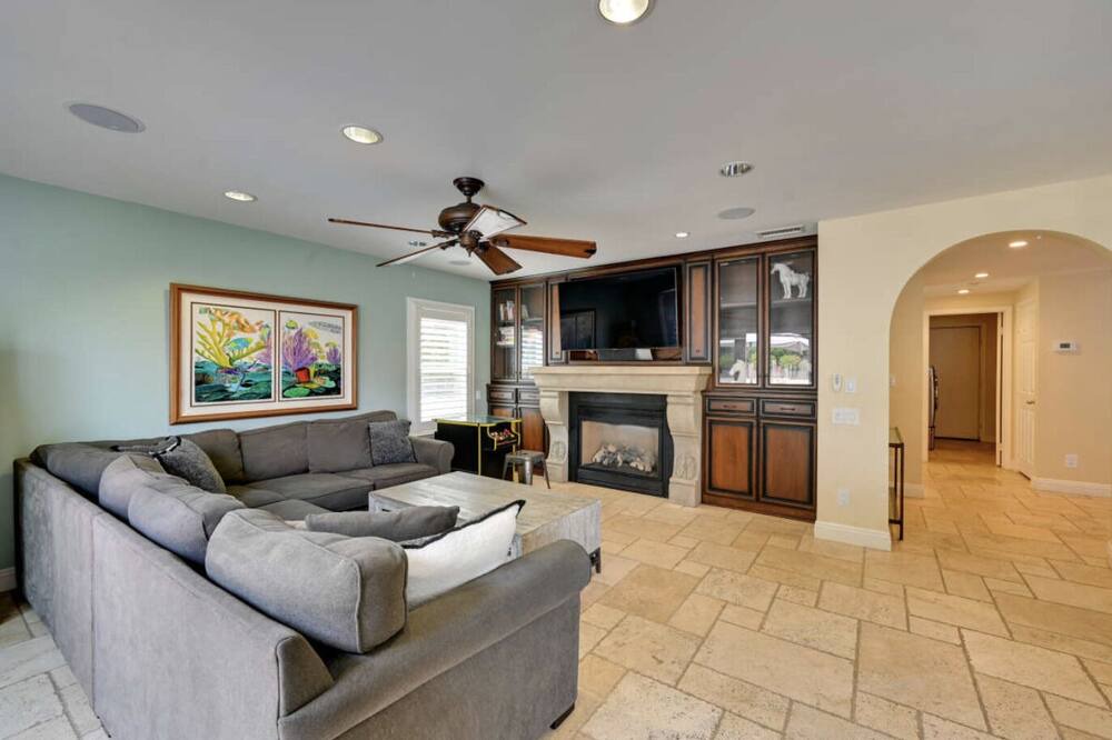 Photo of Livingroom in Carmel Valley