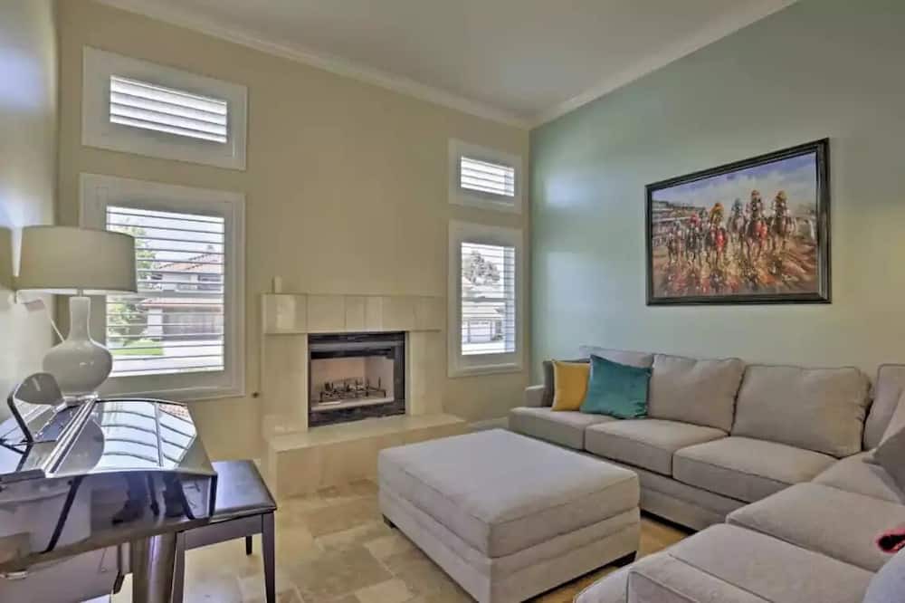 Photo of Livingroom in Carmel Valley