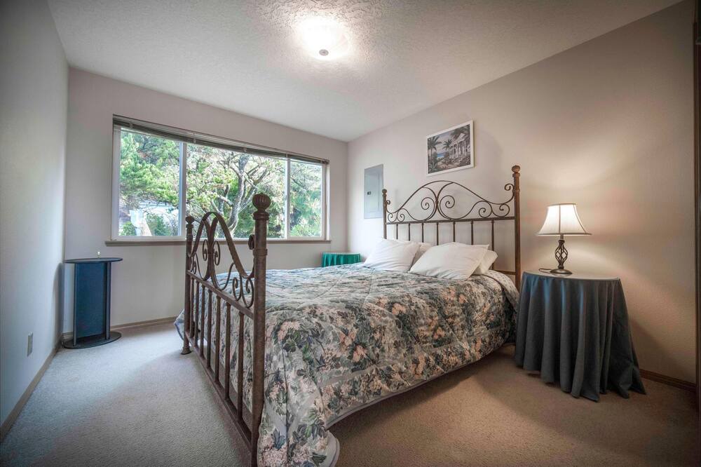 Photo of Bedroom in Oceanside