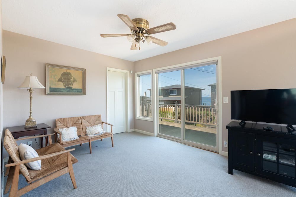 Photo of Livingroom in Gleneden Beach