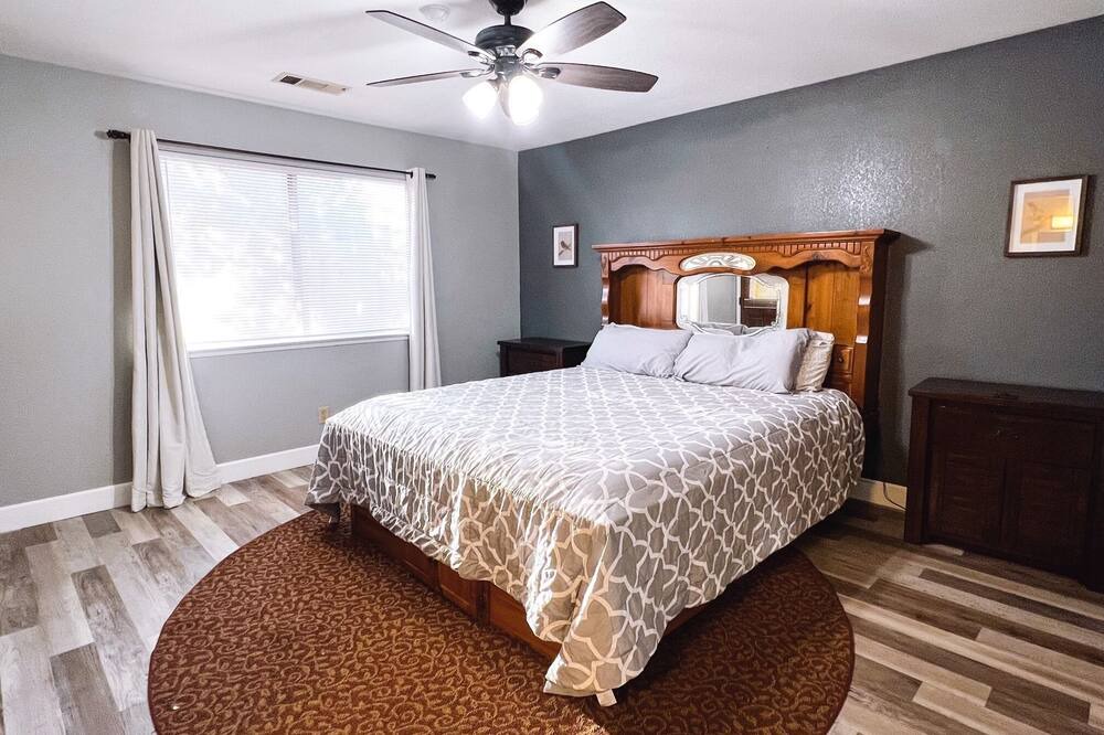 Photo of Bedroom in Tulare