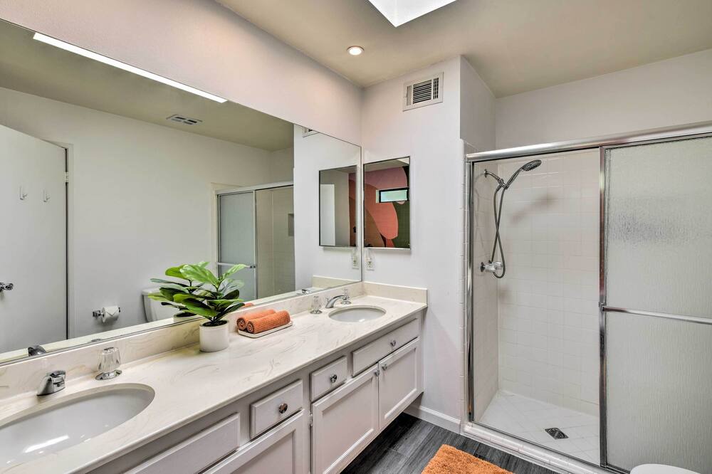Photo of Bathroom in Sunrise Villas