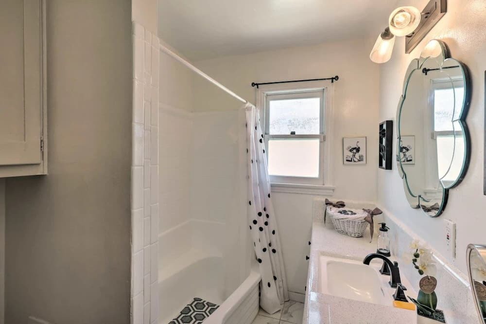 Photo of Bathroom in Bakersfield