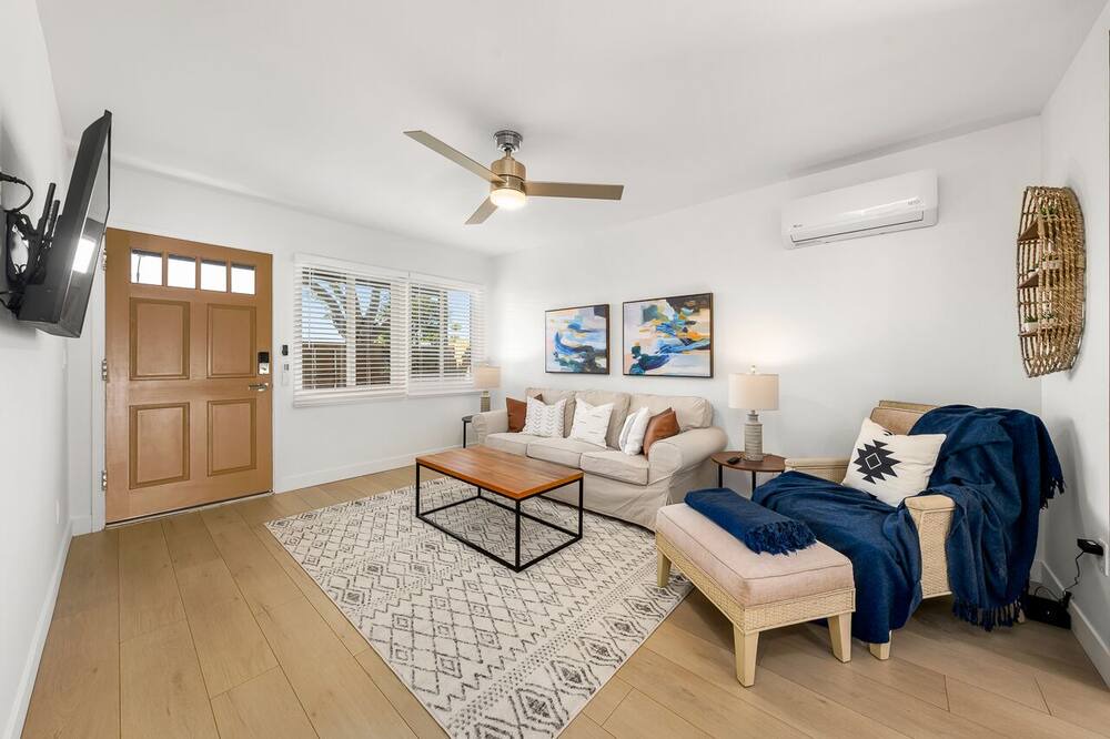 Photo of Livingroom in North Clairemont