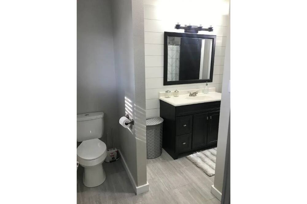Photo of Bathroom in Benton City