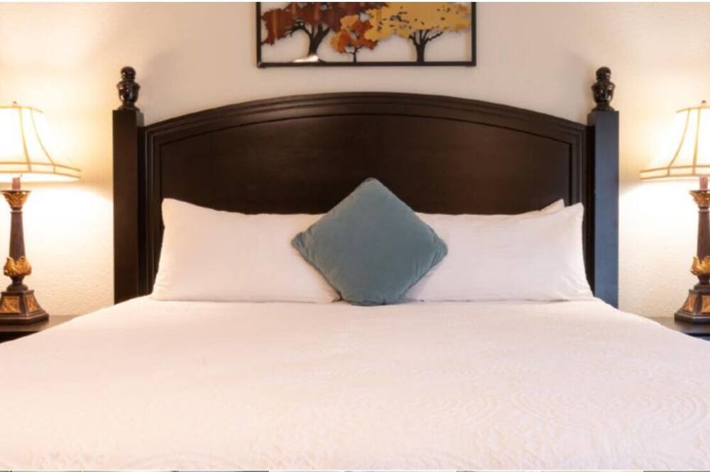 Photo of Bedroom in San Diego Country Estates