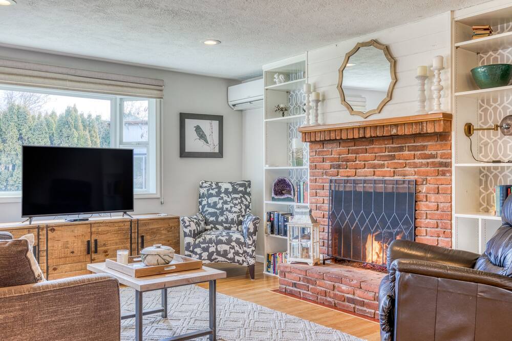 Photo of Livingroom in Monmouth