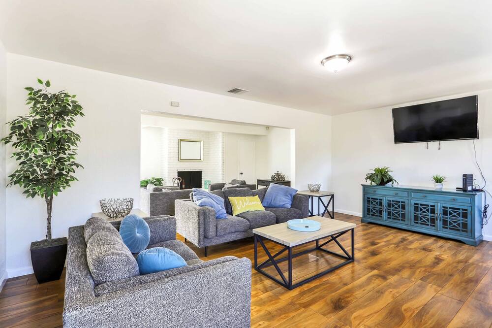 Photo of Livingroom in North Hollywood