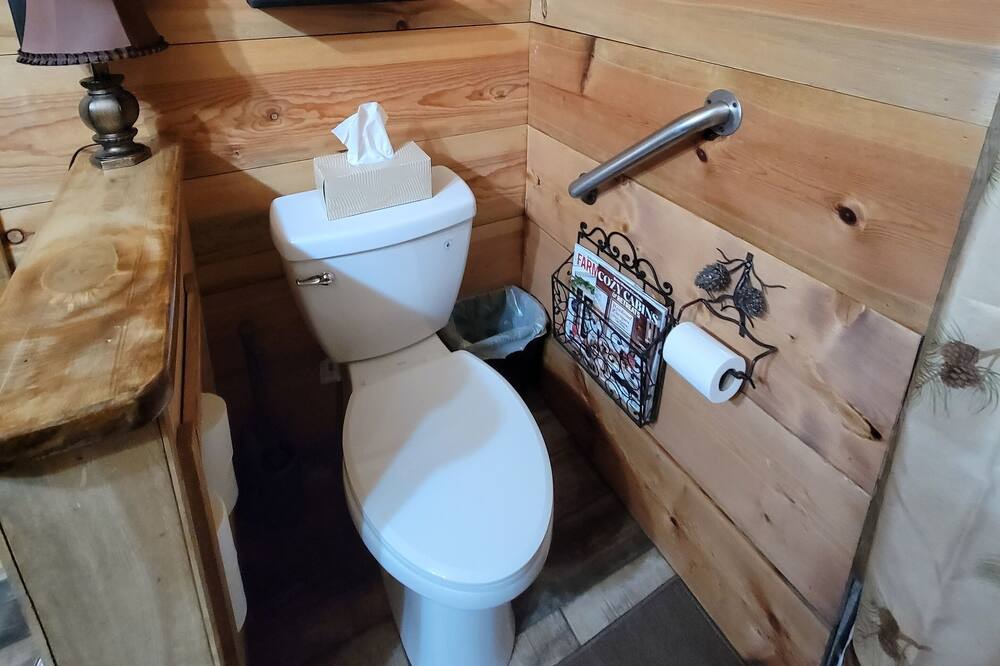 Photo of Bathroom in Coos Bay