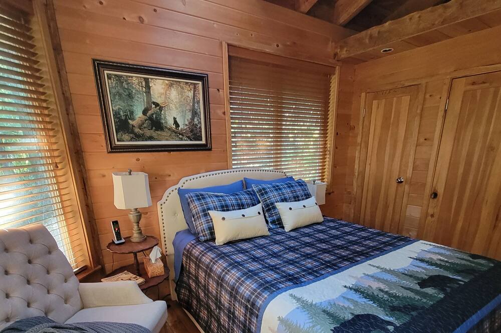 Photo of Bedroom in Coos Bay