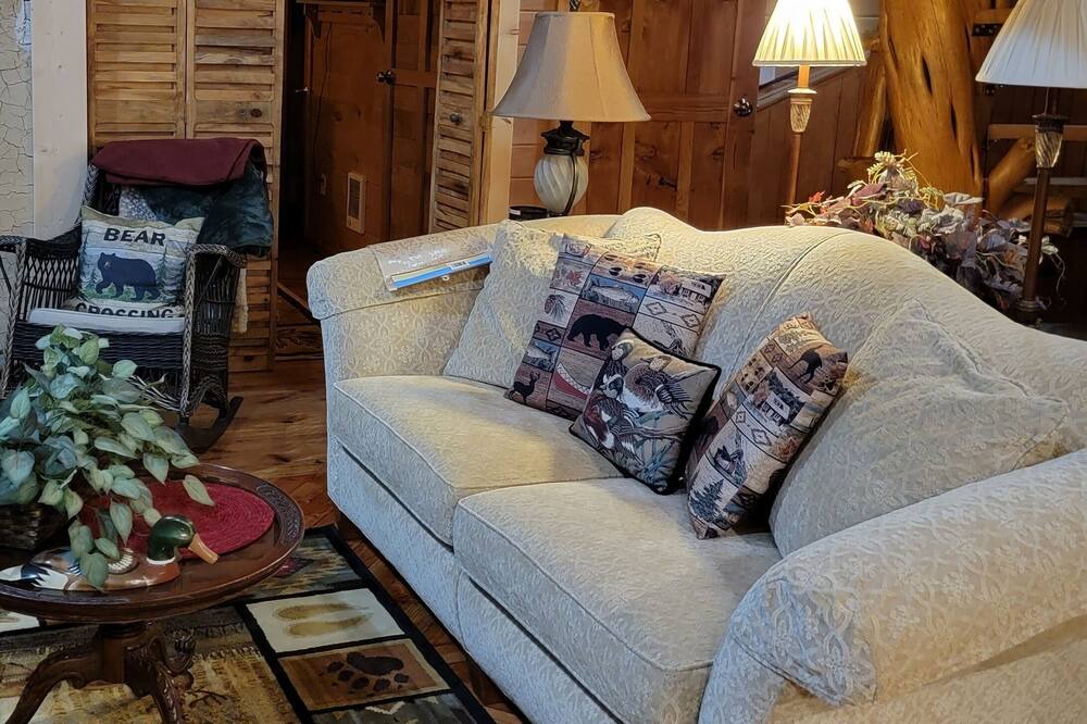 Photo of Livingroom in Coos Bay