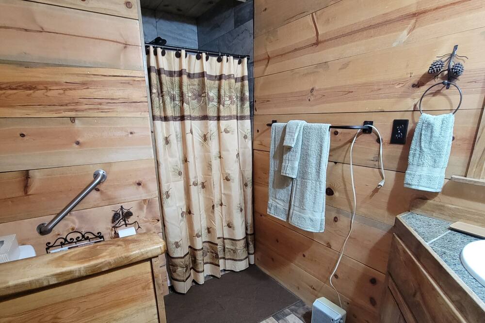 Photo of Bathroom in Coos Bay